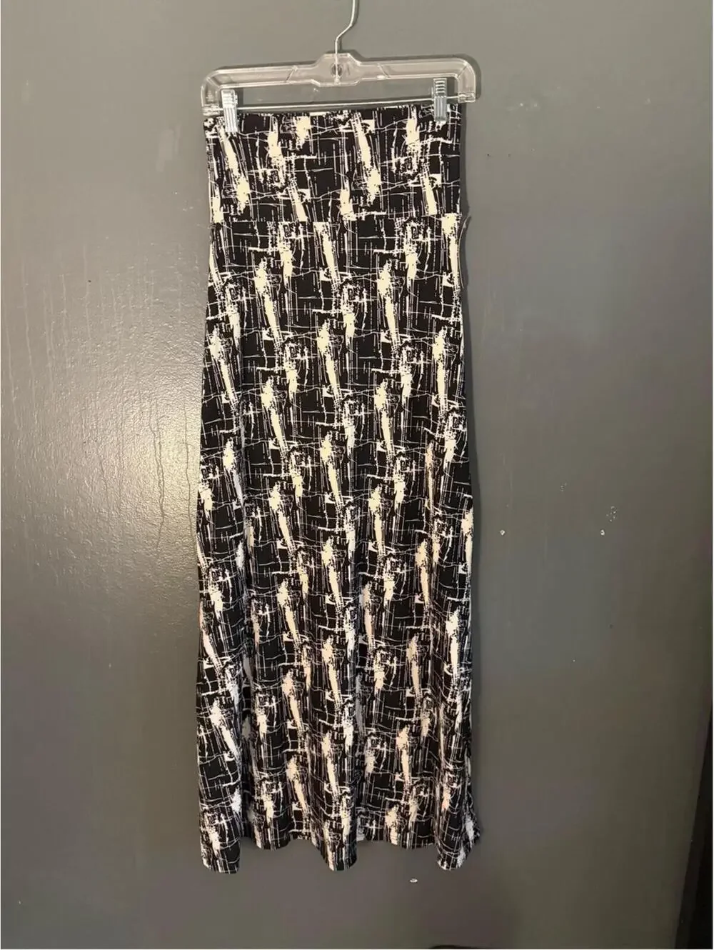 Eevee Women's Black and White Abstract Print Maxi Skirt, Long Casual Polyester